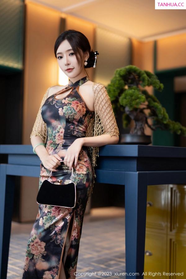 王馨瑶  [XiuRen]高清写真图 2023.10.11 No.7495 王馨瑶yanni 美腿旗袍第15张图片